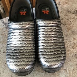 Dansko Women's Pro XP Grey Herringbone Patent Clog